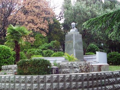 Памятник доктору медицинских наук, Герою труда П.В.Изергину (скультор З.С.Ракитина)