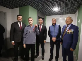 В Нерюнгри дети-сироты получили квартиры в новом доме