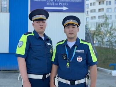 В Якутии лейтенанты полиции спасли людей во время пожара