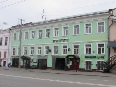 Здание, которое построено, вероятно, в конце XVIII века, использовалось под булочную, номера для приезжих