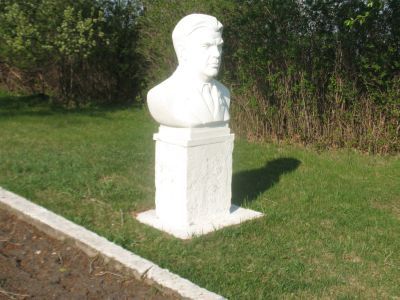 Бюст Героя Советского Союза Каньшакова Андрея Степановича, участника Великой Отечественной войны (1941-1945 гг.)