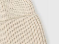 Шапка с отворотом, Белый