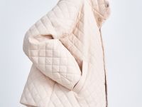 Стеганая куртка с высоким воротником