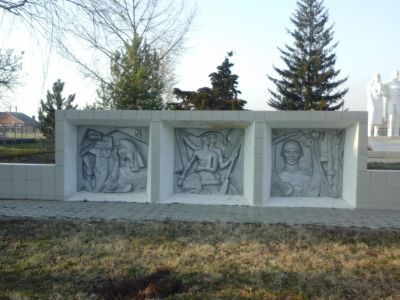 Братская могила 42 советских воинов, погибших в боях с фашистскими захватчиками