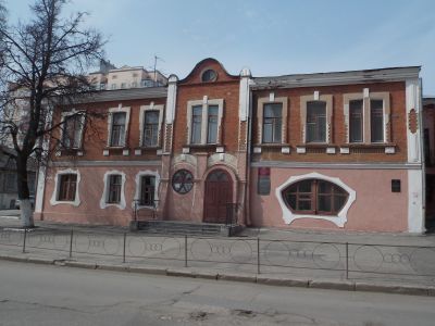 Здание музыкальной школы, где работали, учились видные деятели музыкальной культуры: А.В.Касторский, Ф.П.Вазерский, И.М.Скобцов, Б.Э.Хайкин, Л.Б.Коган и другие