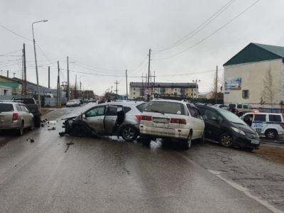 В Нюрбе пьяный водитель устроил массовое ДТП с участием шести автомобилей