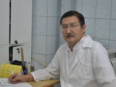 Заслуженный врач Якутии Валентин Егоров презентовал книгу «Мальчик с окраины»