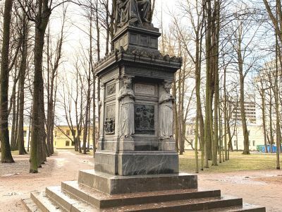 Памятник врачу Виллие Я.В.
