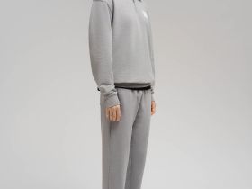 Толстовка свободного кроя из футера