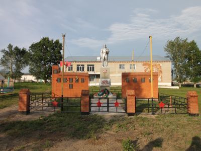 Памятник воинам-землякам, погибшим на фронтах Великой Отечественной войны