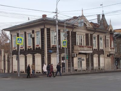 Дом с воротами О.К.Андреевой и М.К.Базилевич
