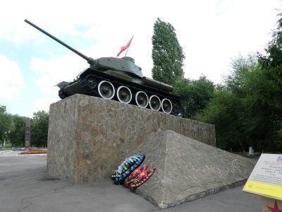 Памятник воинам-танкистам (танк Т-34)