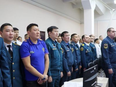 В День спасателя наградили сотрудников МЧС России по Якутии