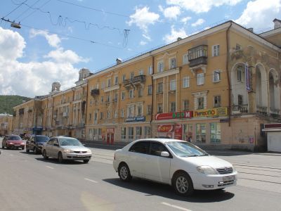 Дом жилой с аркой