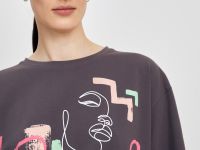 Футболка с абстрактным принтом