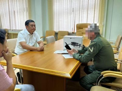 Коллектив Госстройжилнадзора Якутии подарил участнику СВО квадрокоптер