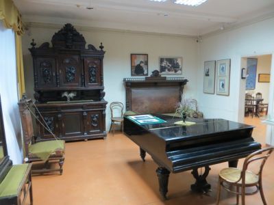 Комната-музей художника В.А.Серова в Домотканово