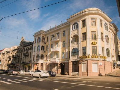 Многоквартирный жилой дом - памятник советской архитектуры 30-х годов, памятник творчества архитектора А.А. Заседателева, первого советского архитектора во Владивостоке