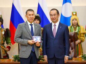 Айсен Николаев вручил государственные награды отличившимся якутянам