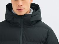 Утеплённая куртка с капюшоном и бесшовной стёжкой, Черный