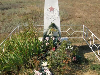 Братская могила жителей станицы Распопинской, расстрелянных фашистскими захватчиками