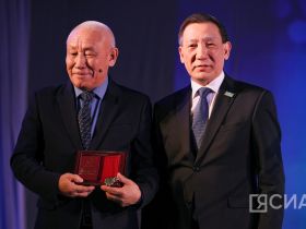 Государственные награды вручили работникам культуры Якутии