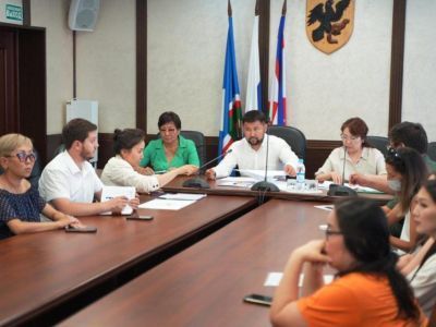 Евгений Григорьев встретился с родителями первоклассников 203-го микрорайона Якутска