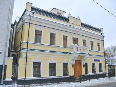 Доходный дом, 1892 г., архитектор И.И.Поздеев (в основе главный дом усадьбы В.Н.Никитина, 1830-е гг.)