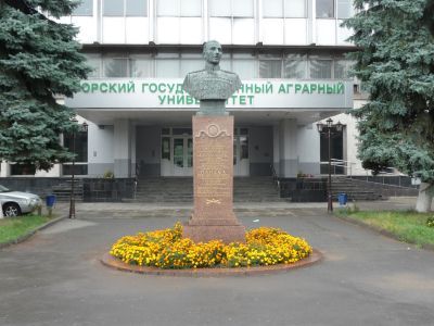 Бюст дважды Героя Советского Союза И.А. Плиева