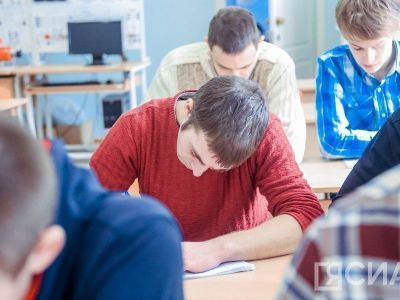 Учащиеся российских школ написали итоговое сочинение