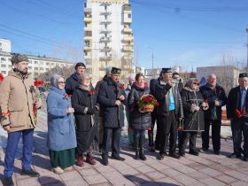 В Якутске возложили цветы к бюсту поэта Мусы Джалиля