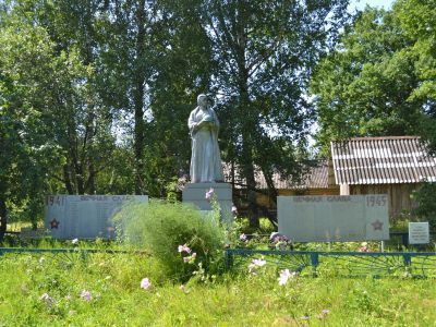 Братская могила воинов Советской Армии, погибших в 1944 г.