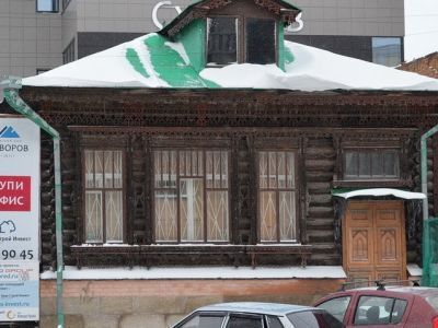 Флигель, украшенный деревянной резьбой