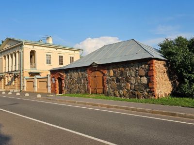 Амбар каменный