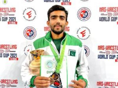 Мухаммад Саад стал национальным героем в Пакистане за выдающиеся результаты в якутском мас-рестлинге