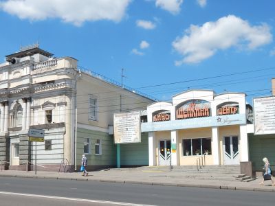 Здание манежа (театра)