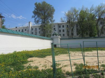 Фрагмент восточной кирпичной ограды с угловой башней