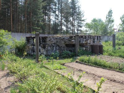 Памятник-дот на рубеже обороны 1941-44 гг.