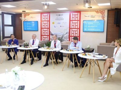 ВЭФ-2023: глава Якутии принял участие в дискуссии Клуба губернаторов