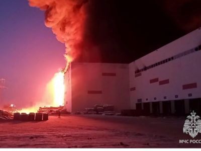 В Санкт-Петербурге загорелся склад Wildberries UPD