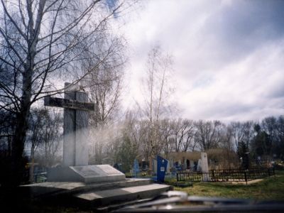 Братская могила 12 советских воинов, погибших в боях с фашистскими захватчиками