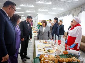 В Якутске состоялась выставка-дегустация школьного меню
