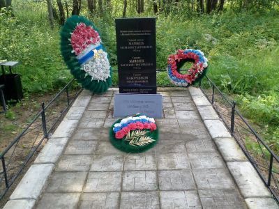 Братская могила трех  летчиков