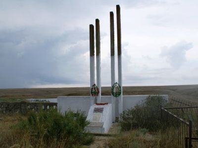 Братская могила советских воинов