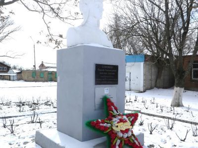 Памятник-бюст Герою СССР Г.Сорокину