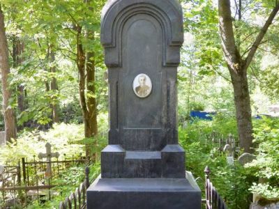 Могила Хрустицкого Владислава Владиславовича (1902–1944 гг.),  Героя Советского Союза