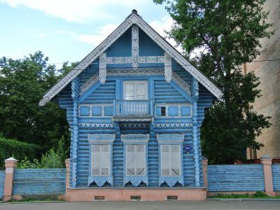 Дом, в котором жил профессор Московского университета, историк, издатель, коллекционер Погодин Михаил Петрович. Здесь у него бывали М.Ю. Лермонтов, А.Н. Островский, И.С. Тургенев, С.Т. Аксаков, Л.Н. Толстой, А.А. Фет и другие. В 40-х гг. XIX в. здесь жил 