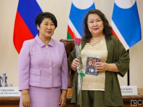 Государственные награды вручили медицинским работникам Якутии