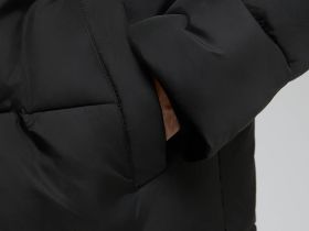 Стеганая куртка с капюшоном и меховой опушкой