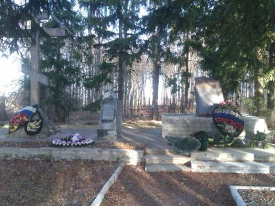 Братская могила воинов Советской Армии, погибших в 1944 г.